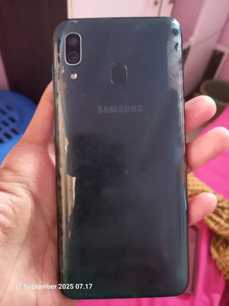 Samsung A30 dan Infinix Smart 8
