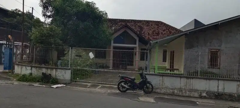 dikontrakan rumah luas cocok untuk caffe ,kantor dll di gejayan