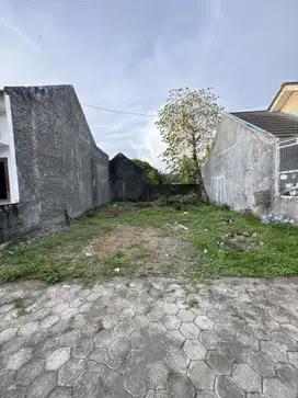 TANAH BAGUS LINGKUNGAN SEJUK DI KODYA JOGJA DEKAT ALUN KIDUL HAK MILIK