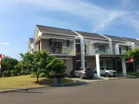 RUMAH HOOK HARGA MURAH TANAH LUAS DI SUMMARECON BEKASI