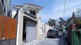 Rumah Mewah 2 Lantai Tengah Kota Solo; SHM Ready