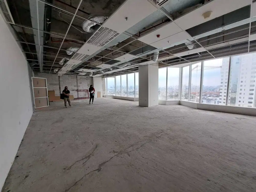 Sewa Kantor 212 m2 Posisi Hook di AKR Tower Kb. Jeruk Jakbar, Hrg Nego