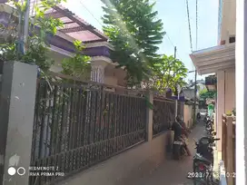 Dijual rumah bagus pusat kotamadya 100 m an ke jalan raya besar