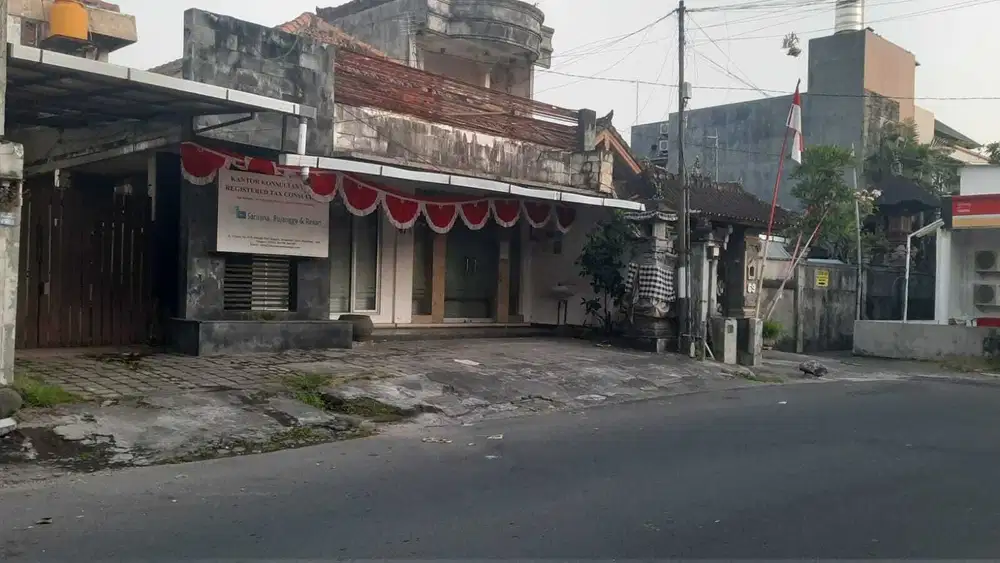 DIJUAL TANAH ADA BANGUNAN LOKASI JALAN UTAMA TRIJATA DENPASAR TIMUR