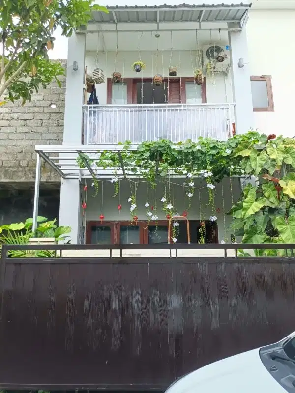 RUMAH LANTAI 2 MINIMALIS LOKASI RENON