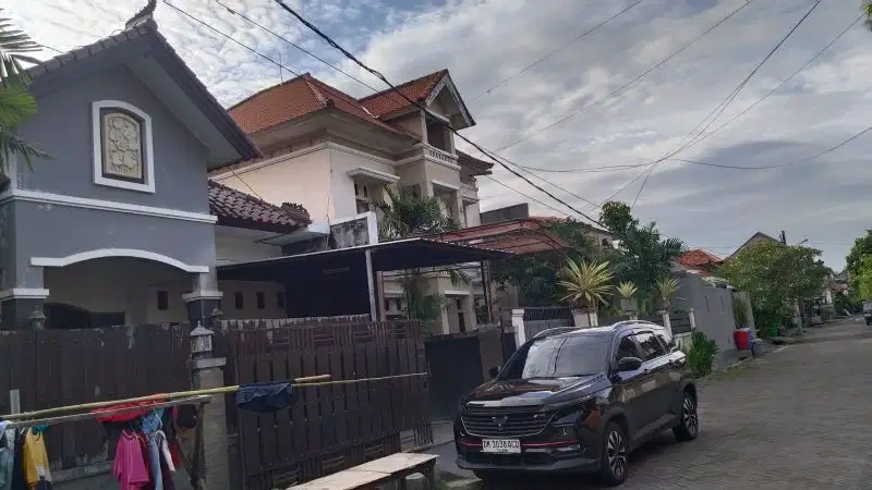 DIJUAL RUMAH LANTAI 1 HITUNG TANAH LOKASI RENON