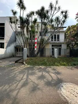 DIJUAL RUMAH TERAWAT DI PONDOK INDAH JAKARTA SELATAN