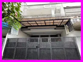 Dhyana Rumah semifurnish ukuran 5x17m di Tomang Jakarta Barat