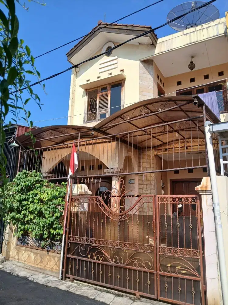 Rumah Furnish 2 Lantai di Kalisari Pasar Rebo Jakarta Timur