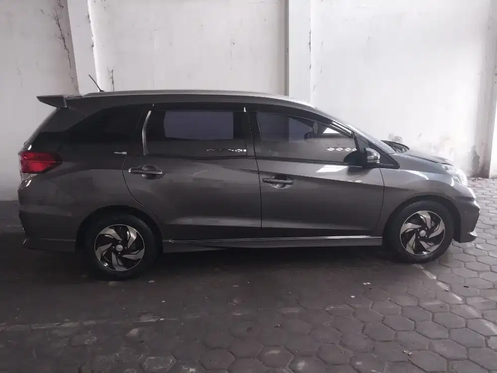Honda Mobilio RS AT