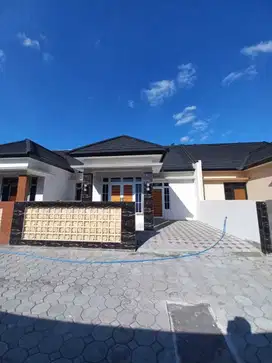 RUMAH BARU CANTIK LIMASAN MODERN SIAP HUNI DALAM CLUSTER DI POTORONO