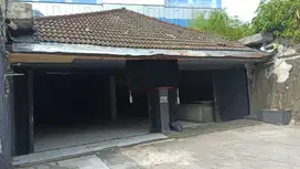 Bangunan Ex Rumah Makan di Pinggir Jalan Letjend Suprapto