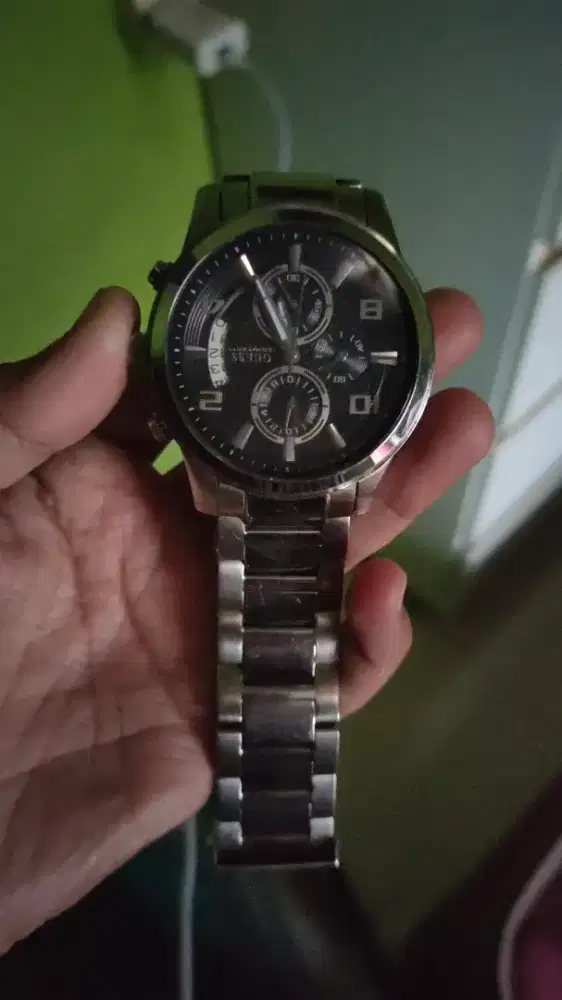 Jam tangan Guess Bekas