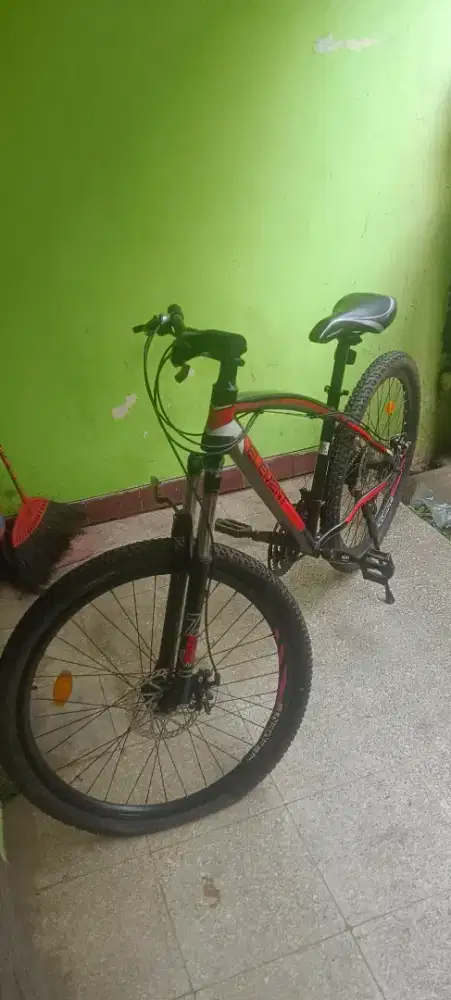 Sepeda MTB element xc100 istimewa.