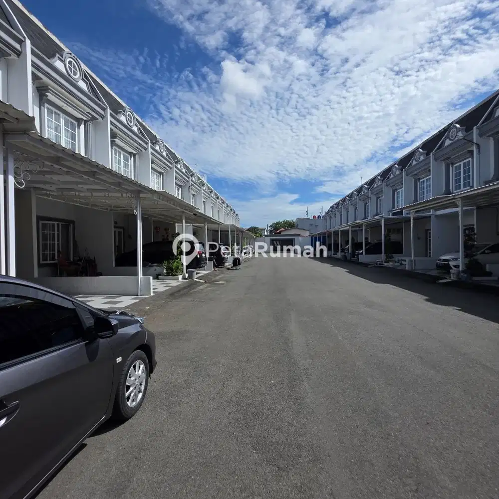 DIJUAL TOWNHOUSE JALAN BAKTI LUHUR KOMPLEK W VILLAS HELVETIA (hendy)