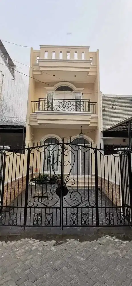 Di Jual Rumah Cantik 3 Lantai Lokasi Strategis di Villa Kapuk Mas