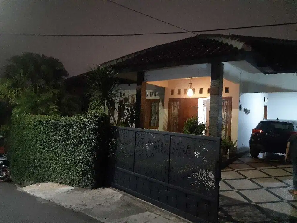 DIJUAL RUMAH BAGUS LUAS SIAP HUNI AKSES PINGGIR JALAN 2 MBL CILILITAN