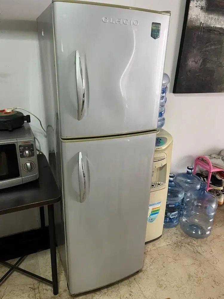 Kulkas Bekas Toshiba Glacio Dua Pintu