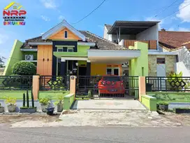 Dijual Rumah Mewah Hook 2 Lantai 100 Meter dari Hotel Santika - Bwi