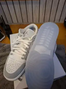 Nike air jordan 1 low wolf grey