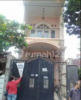 Rumah kokoh 2 lantai pinggir jalan akses 2 mobil condet Jaktim