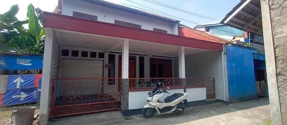 Rumah cukup luas di utara pasar cebongan