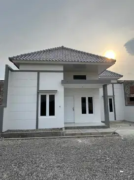 dijual rumah readystock tipe 84/121 lokasi sumber banjarsari solo