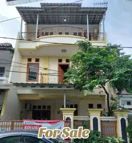 RUMAH MEWAH  3 LANTAI AREA KAYU PUTIH - JAKTIM