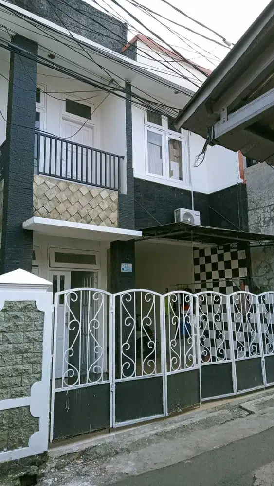 Rumah Bagus Siap Huni 2.5 Lt akses mobil di Condet
