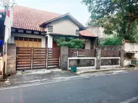DIJUAL Rumah Terawat  dekat ke Kampus UMS