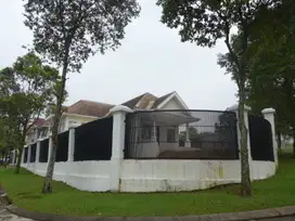 Dijual rumah di sentul.