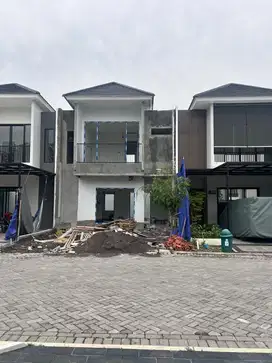 PANDANARAN AVENUE NEMPEL JALAN RAYA DI TEMBALANG