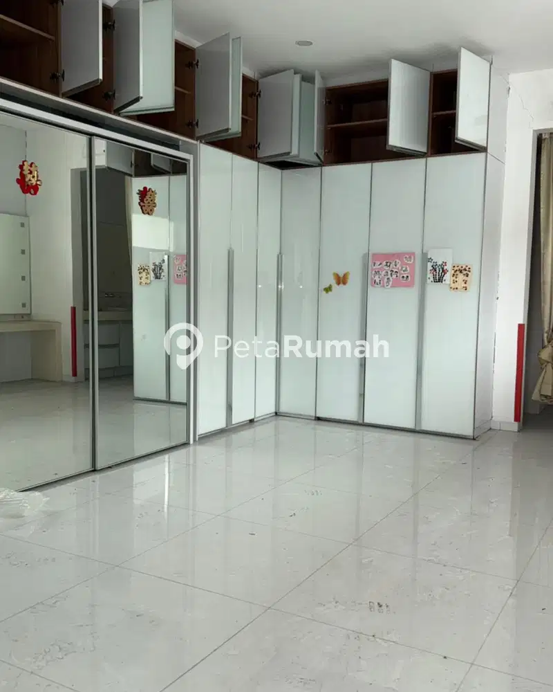 DIJUAL VILLA KOMPLEK TAMAN POLONIA - MEDAN MAIMUN