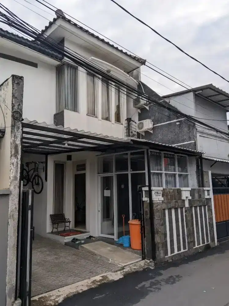 Di Jual Rumah 2 Lantai Lokasi Strategis di Cilandak Tengah, Jaksel
