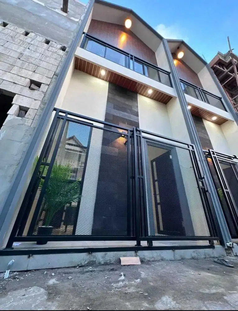 2 Unit Rumah Baru 2 Lantai siap Huni di Petemon, SBY Pusat