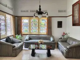 Rumah lama strategis siap huni sayap riau bandung