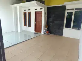 Rumah Utara Alun2 Karanganyar Kota