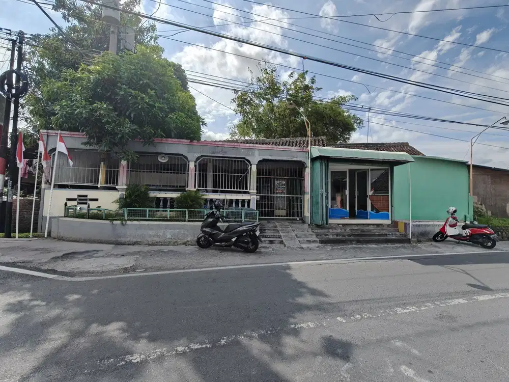 Rumah dan tempat usaha dekat kampus UNS