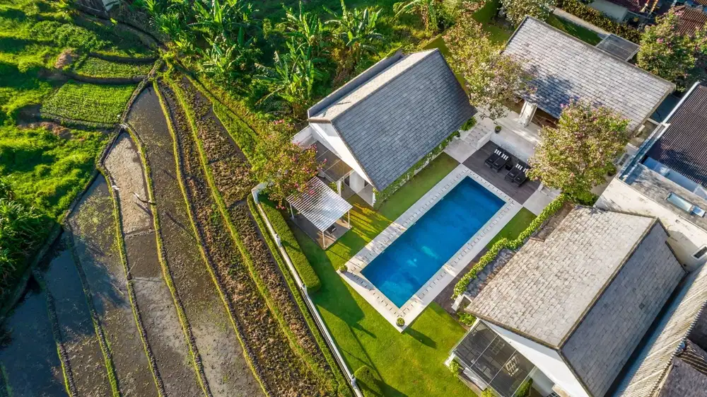 4 BEDROKMS VILLA EDOS IN TUMBAK BAYUH FOR RENT