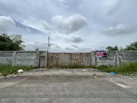 Tanah kosong pagar tembok