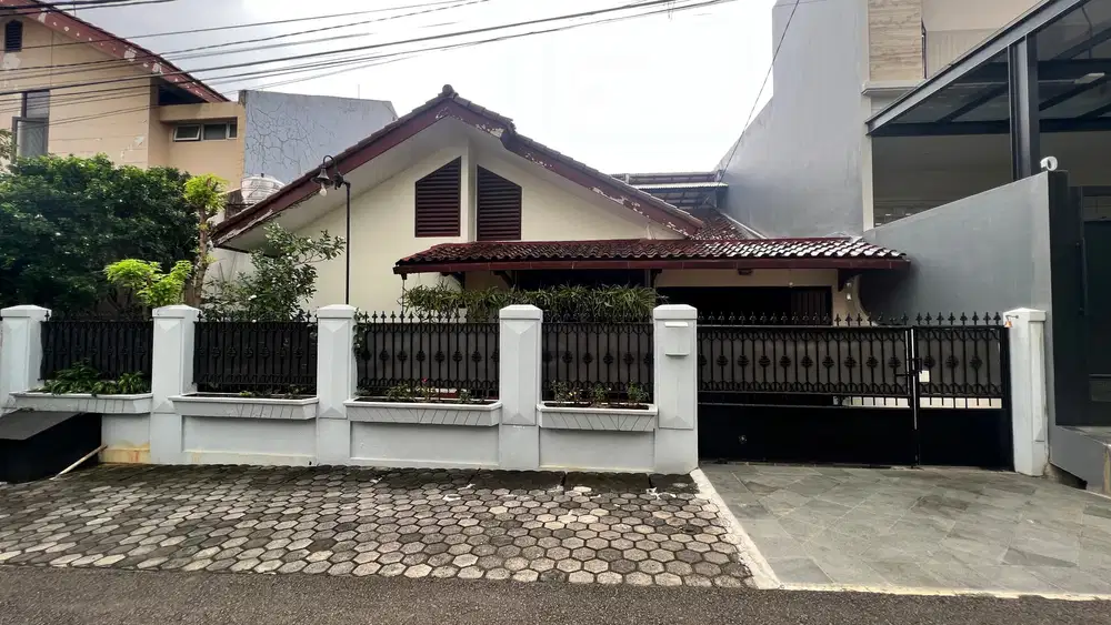 Di Jual  Rumah 2 Lantai dalam Komplek di Jatinegara, Jakarta Timur