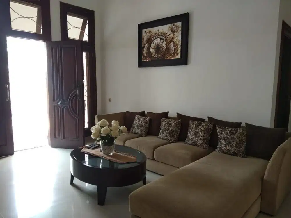 Di Jual Rumah Di daerah Pucang lt 300 m²