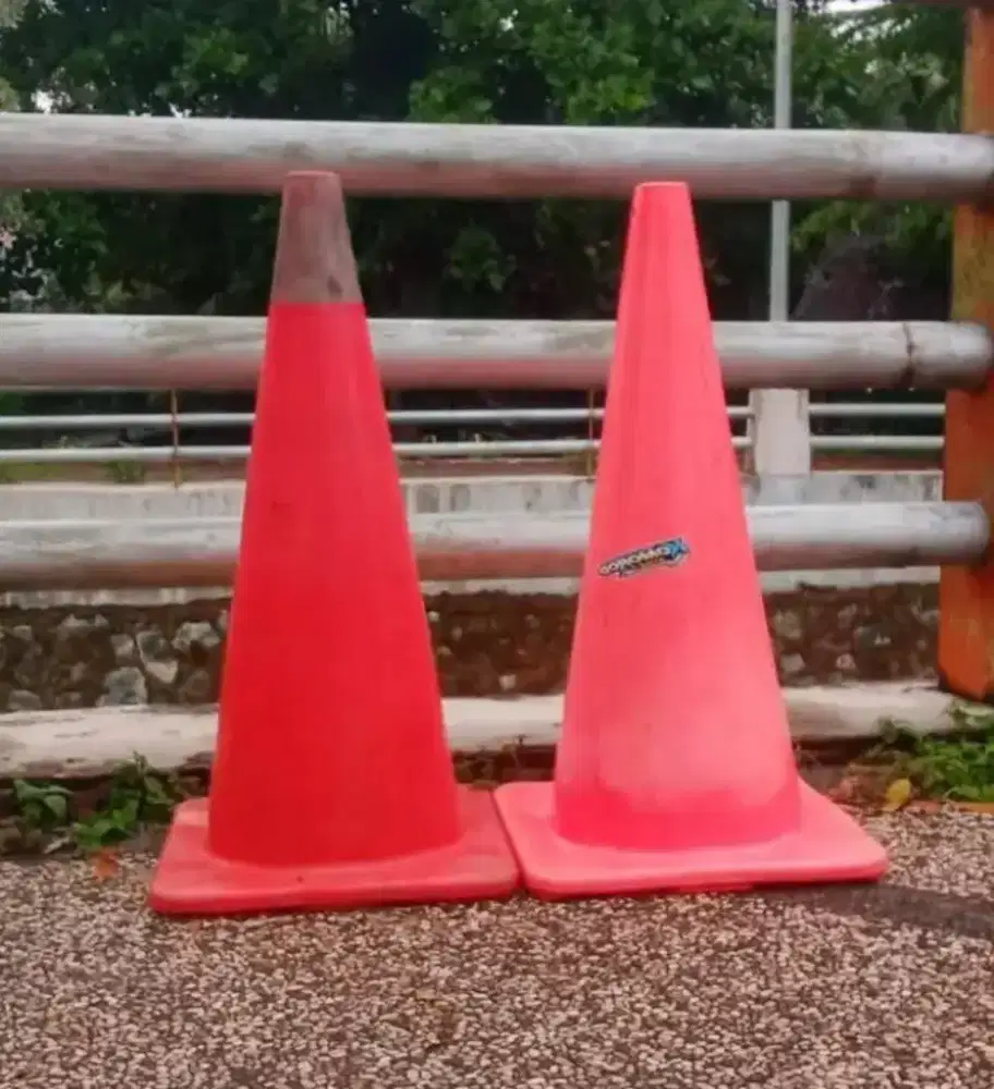 Traffic con/ pembatas jalan