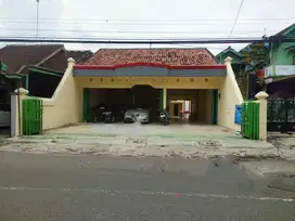 Ruang Usaha Ramai Strategis di Donohudan