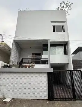 Di Jual Rumah 3 Lantai dalam Komplek Taman Kencana, Cengkareng, Jakbar