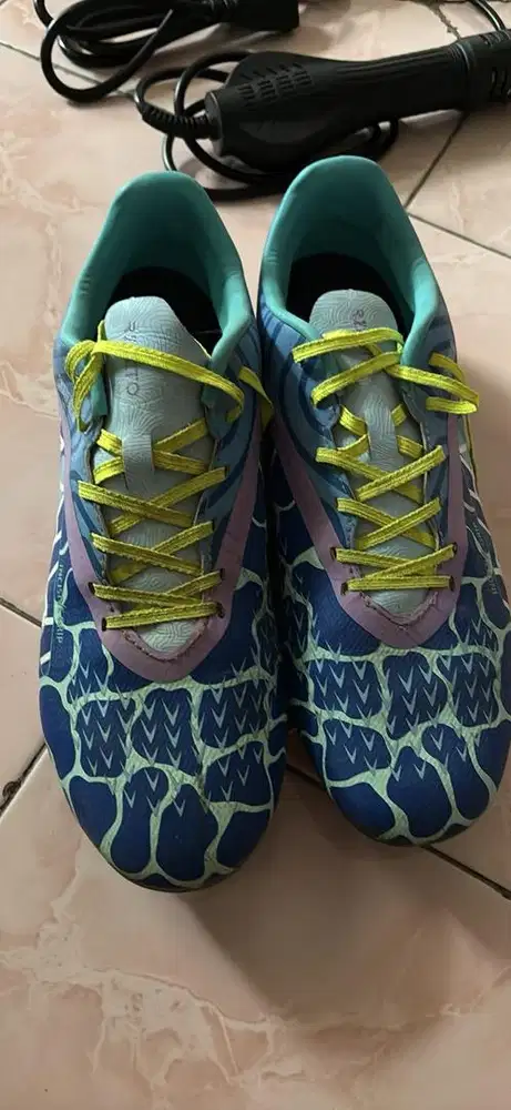 sepatu bola SPECS reacto, ukuran 42