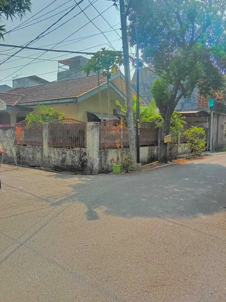 Di Jual Rumah Tua hitung Tanah  Lokasi Strategis di Cengkareng, Jakbar