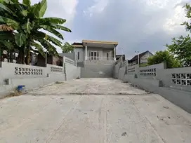 Rumah Bagus Carport Luas Dekat GOR UTP Plesungan