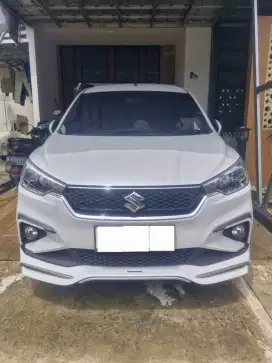 Suzuki sport Ertiga Hybrid. KM rendah - service rutin bengkel resmi