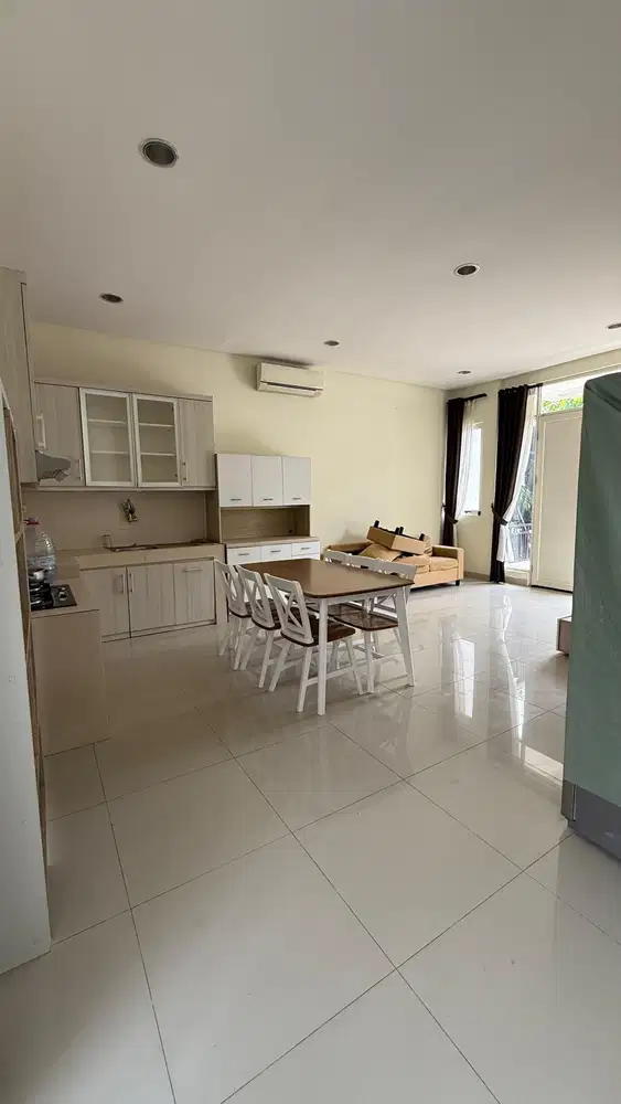 Disewakan rumah mewah rapih siap huni furnis di Residence One-Bsd City